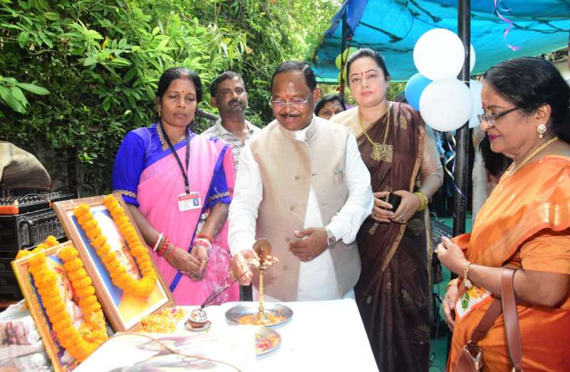 मंत्री रामविचार नेताम ने विशेष स्कूल के बच्चों के साथ मनाया शिक्षक दिवस