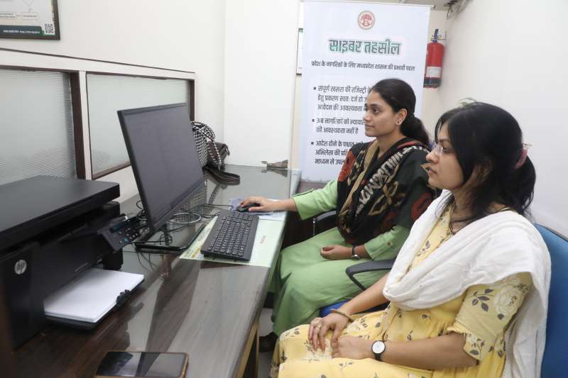 साइबर तहसील से 6 माह में एक लाख से अधिक प्रकरणों का हुआ निराकरण साइबर तहसील से 6 माह में एक लाख से अधिक प्रकरणों का हुआ निराकरण