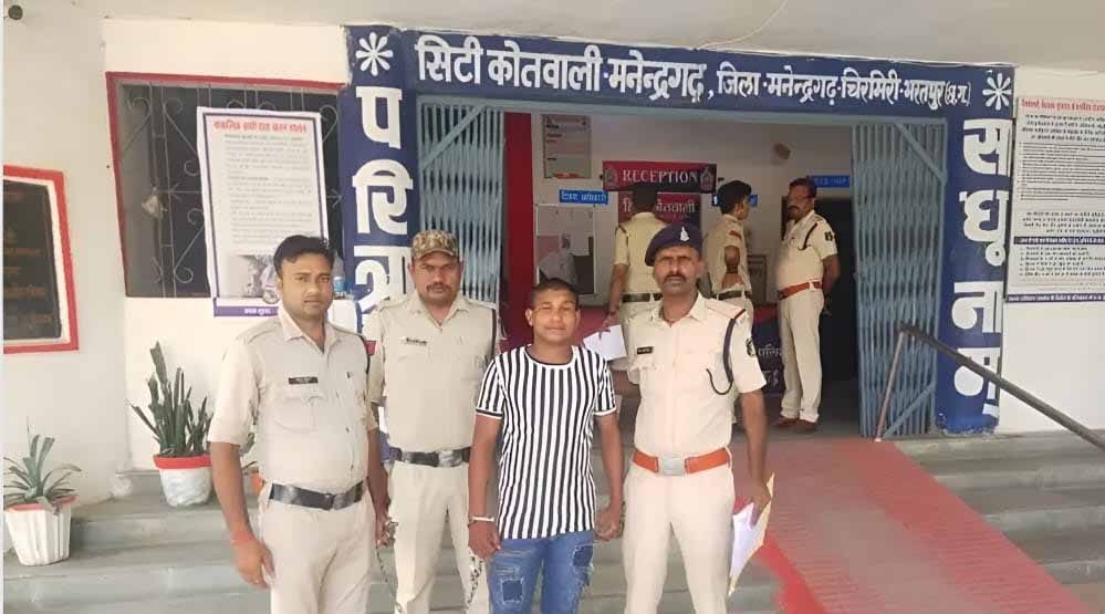 खूंखार चाकूबाज पप्पू उर्फ डाकू गिरफ्तार पूर्व में भी कई मामलों का है आरोपी खूंखार चाकूबाज पप्पू उर्फ डाकू गिरफ्तार पूर्व में भी कई मामलों का है आरोपी