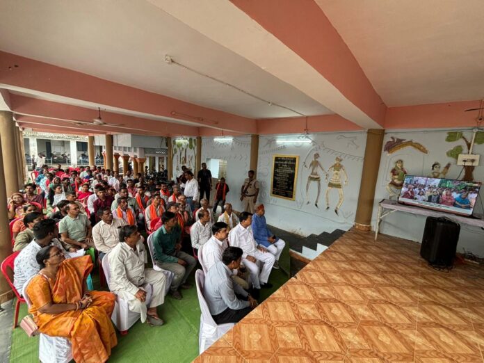 प्रदेश के कैबिनेट मंत्री लखन लाल देवांगन ने भाजपा पदाधिकारियों और आम नागरिकों के साथ सुनी मन की बात