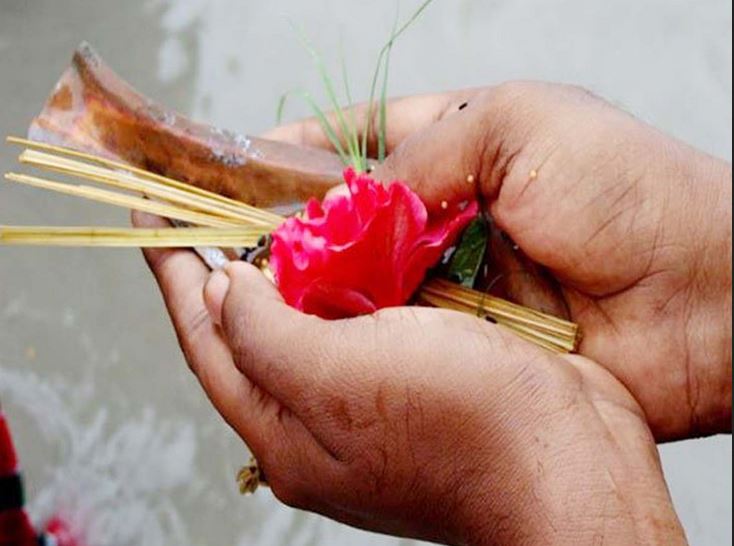 पितरों की आत्मा की शांति के लिए किया जाता है तर्पण