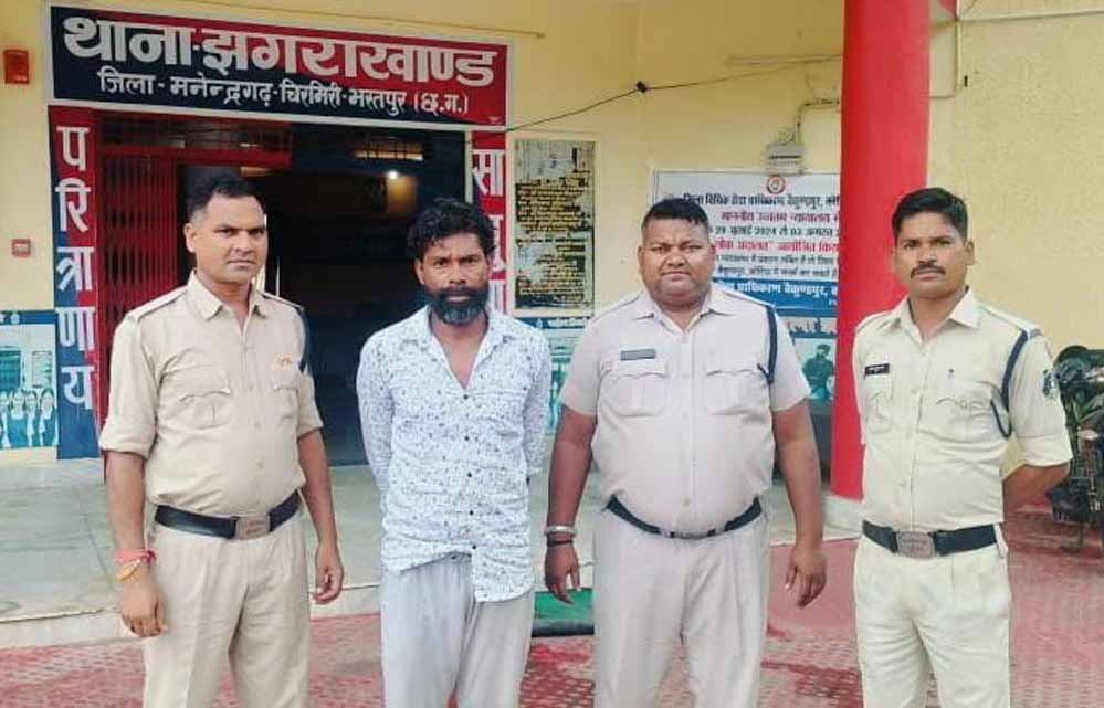 किराना दुकान से नगदी चोरी करने वाला चोर गिरफ्तार