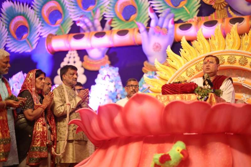 गरीबी हो या अमीरी, भगवान का प्रसाद समझकर जीवन जीना चाहिए : अतुल कृष्ण भारद्वाज गरीबी हो या अमीरी, भगवान का प्रसाद समझकर जीवन जीना चाहिए : अतुल कृष्ण भारद्वाज