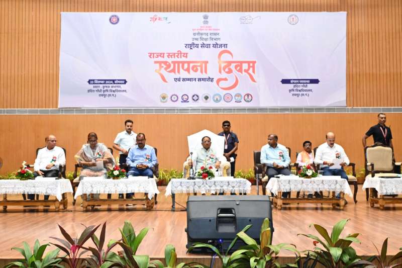 मुख्यमंत्री विष्णु देव साय इंदिरा गांधी कृषि विश्वविद्यालय पहुंचे