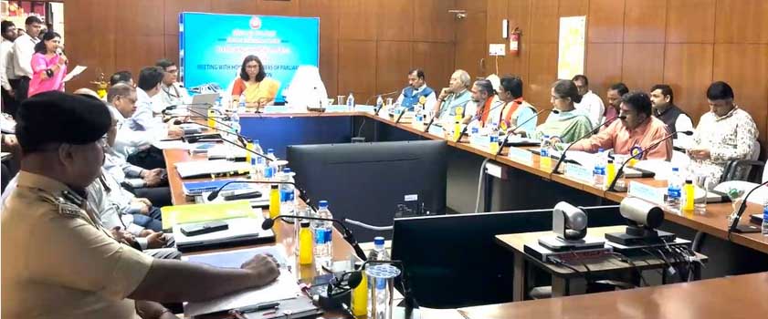 डोंगरगढ़-महासमुंद रेलवे स्टेशन का नियंत्रण रायपुर रेल मंडल को सौंपे जाने की सिफारिश