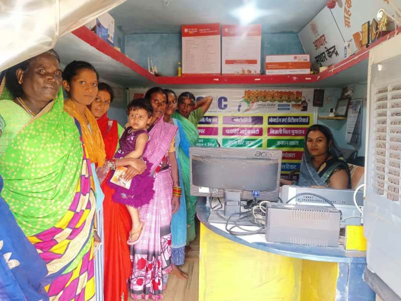 लखपति दीदी के सपने हो रहे साकार, बच्चों का भविष्य कर रही सुरक्षित