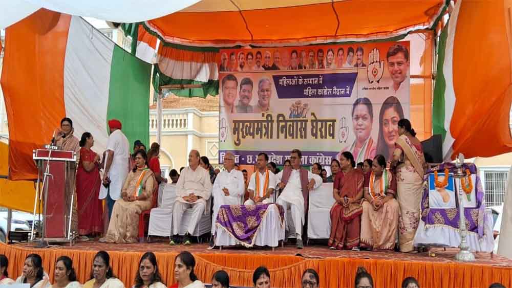 छत्तीसगढ़-रायपुर में महिला कांग्रेस का हल्लाबोल, पुलिस ने रोका तो जमकर हुई झूमाझटकी छत्तीसगढ़-रायपुर में महिला कांग्रेस का हल्लाबोल, पुलिस ने रोका तो जमकर हुई झूमाझटकी