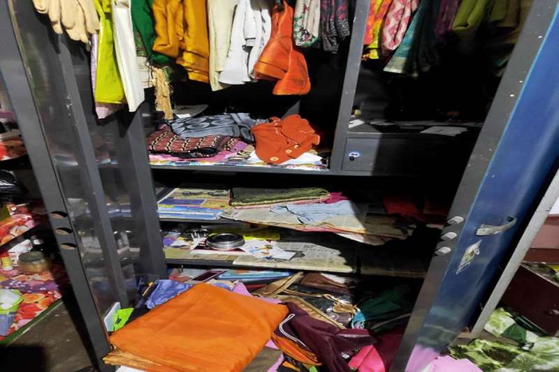 झारखंड समाचार: ट्रांसपोर्टर के घर से लाखों रुपए का सामान चोरी, सीसीटीवी फुटेज से हुई पहचान झारखंड समाचार: ट्रांसपोर्टर के घर से लाखों रुपए का सामान चोरी, सीसीटीवी फुटेज से हुई पहचान