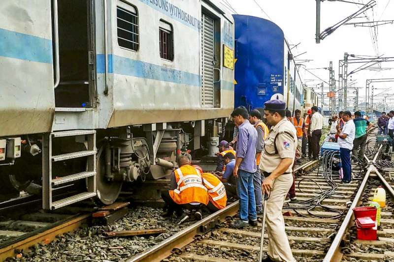 मध्य प्रदेश: जबलपुर में ट्रेन हादसा, पटरी से उतरे सोमनाथ एक्सप्रेस के 2 डिब्बे, सभी यात्री सुरक्षित