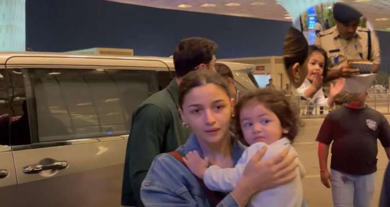 दादी नीतू कपूर को देख राहा ने दिया क्यूट रिएक्शन, रणबीर और आलिया को चौंकाया दादी नीतू कपूर को देख राहा ने दिया क्यूट रिएक्शन, रणबीर और आलिया को चौंकाया