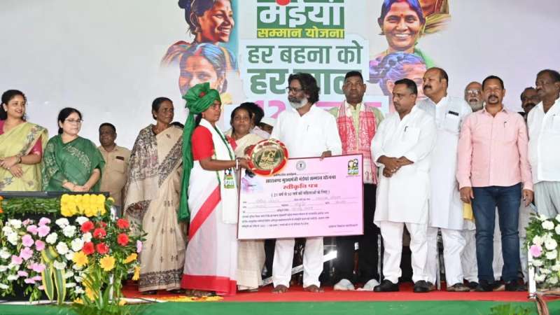 स्कूल बसें सरकारी ड्यूटी पर, इसलिए बच्चों को दी गई छुट्टी: झारखंड