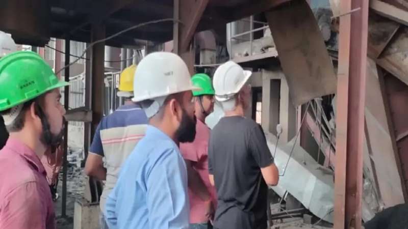 एलुमिना फैक्ट्री हादसे में अब तक 4 मजदूरों की मौत, MLA मिंज ने कंपनी पर कार्यवाही होने की कही बात, प्लांट की लापरवाही आई सामने एलुमिना फैक्ट्री हादसे में अब तक 4 मजदूरों की मौत, MLA मिंज ने कंपनी पर कार्यवाही होने की कही बात, प्लांट की लापरवाही आई सामने