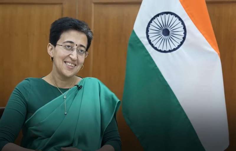 आतिशी ने संभाली सीएम की जिम्मेदारी, केजरीवाल की कुर्सी पर नहीं बैठीं