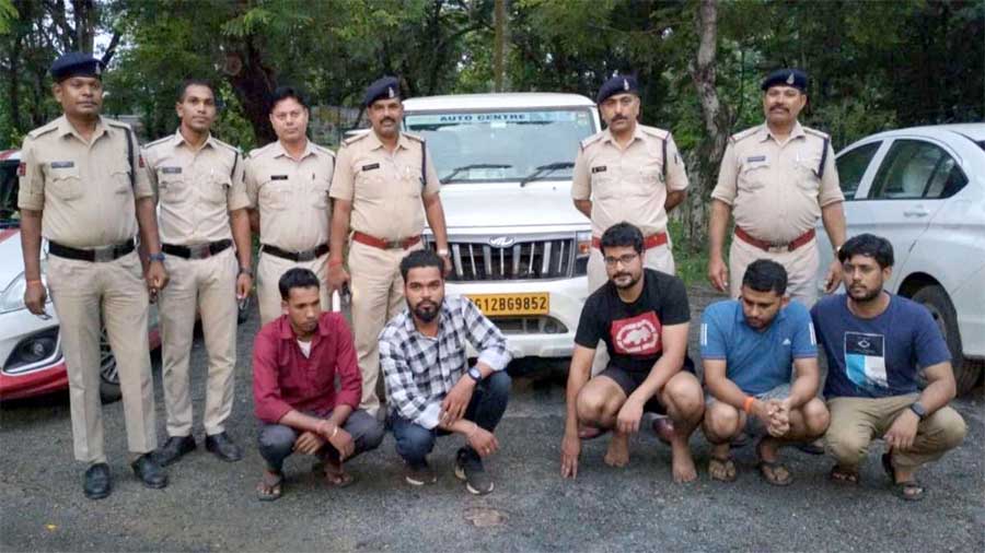 नकली पुलिस बनकर बायपास पर कर रहे थे वसूली, पुलिस ने 5 आरोपियों को किया गिरफ्तार नकली पुलिस बनकर बायपास पर कर रहे थे वसूली, पुलिस ने 5 आरोपियों को किया गिरफ्तार