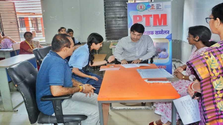 जिले के स्कूलों में मेगा पालक – शिक्षक सम्मलेन का हुआ आयोजन जिले के स्कूलों में मेगा पालक – शिक्षक सम्मलेन का हुआ आयोजन