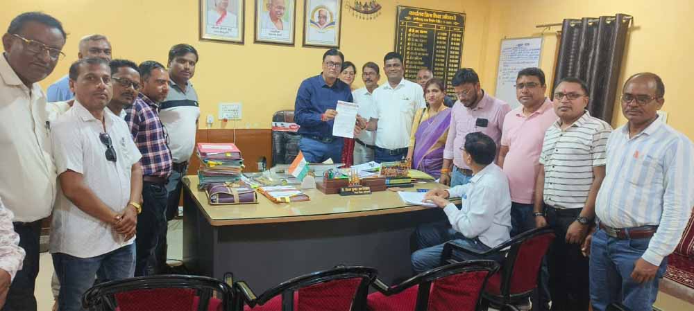 छत्तीसगढ़ टीचर्स एसोसिएशन रायपुर ने डीईओ से मिलकर सौपा ज्ञापन छत्तीसगढ़ टीचर्स एसोसिएशन रायपुर ने डीईओ से मिलकर सौपा ज्ञापन