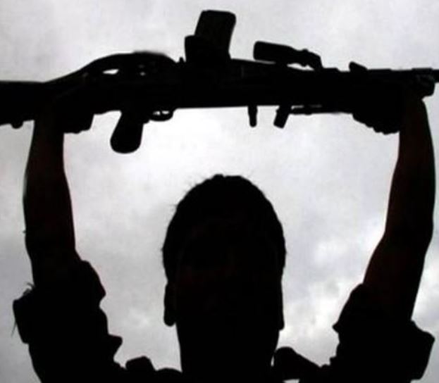 12 लाख रुपए के इनामी 4 नक्सलियों ने पुलिस के सामने किया सरेंडर 12 लाख रुपए के इनामी 4 नक्सलियों ने पुलिस के सामने किया सरेंडर