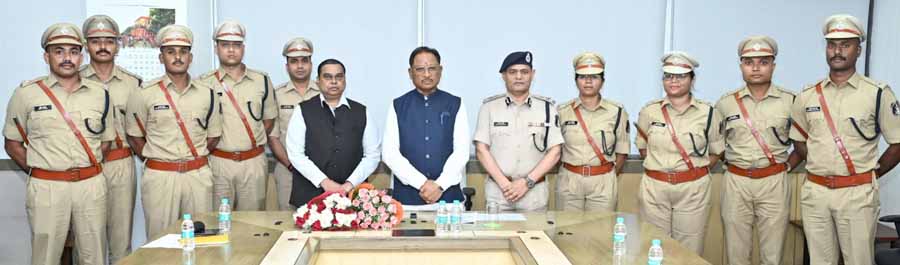 मुख्यमंत्री से पुलिस प्रशिक्षण अकादमी में प्रशिक्षण प्राप्त कर रहे प्रशिक्षणार्थियों ने की सौजन्य मुलाकात मुख्यमंत्री से पुलिस प्रशिक्षण अकादमी में प्रशिक्षण प्राप्त कर रहे प्रशिक्षणार्थियों ने की सौजन्य मुलाकात