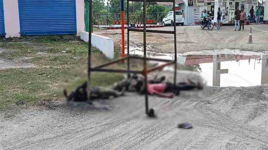 हाईटेंशन की चपेट में आने से तीन लोगों की मौत हाईटेंशन की चपेट में आने से तीन लोगों की मौत