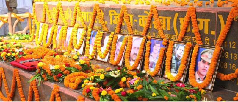 वाणिज्य और उद्योग, श्रम मंत्री लखन लाल देवांगन ने दी शहीदों को श्रद्धांजलि