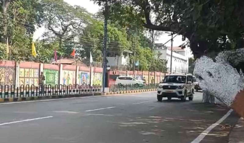 राष्ट्रपति के आवभगत के लिए तैयारी पूरी, हाई अलर्ट के बीच चप्पे-चप्पे पर पुलिस जवान तैनात राष्ट्रपति के आवभगत के लिए तैयारी पूरी, हाई अलर्ट के बीच चप्पे-चप्पे पर पुलिस जवान तैनात