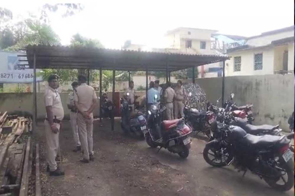 हिरासत में आरोपी ने की खुदकुशी, संदेह के घेरे में रेल्वें सुरक्षा बल हिरासत में आरोपी ने की खुदकुशी, संदेह के घेरे में रेल्वें सुरक्षा बल