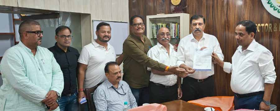 ऑनलाइन कमर्शियल वेबसाइट से खतरनाक हथियारों की बिक्री पर छत्तीसगढ़ में लगाया जाए पूर्णत: प्रतिबंध : पारवानी ऑनलाइन कमर्शियल वेबसाइट से खतरनाक हथियारों की बिक्री पर छत्तीसगढ़ में लगाया जाए पूर्णत: प्रतिबंध : पारवानी