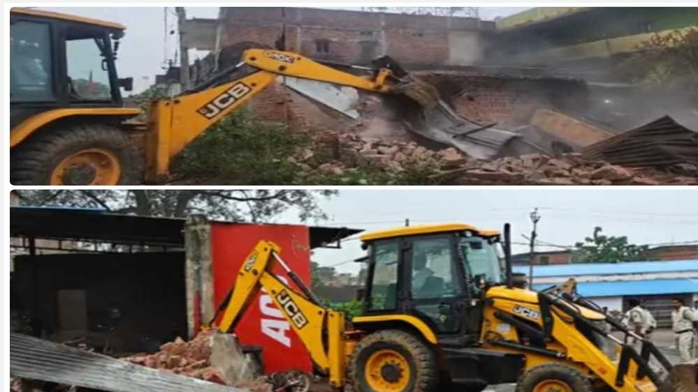 हेड कॉन्स्टेबल की पत्नी और बेटी की हत्या में मास्टरमाइंड कुलदीप साहू के अवैध निर्माण पर चला बुलडोजर हेड कॉन्स्टेबल की पत्नी और बेटी की हत्या में मास्टरमाइंड कुलदीप साहू के अवैध निर्माण पर चला बुलडोजर