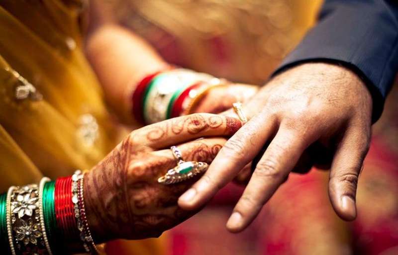 पड़ोस में रहने वाले बाहरवीं कक्षा के छात्र ने युवती का रिश्ता तुड़वाया