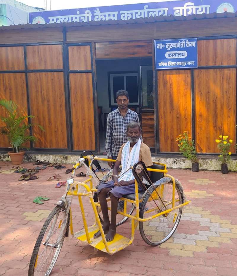 मुख्यमंत्री विष्णु देव साय की पहल से रातु राम को मिला तत्काल ट्राई सायकल मुख्यमंत्री विष्णु देव साय की पहल से रातु राम को मिला तत्काल ट्राई सायकल