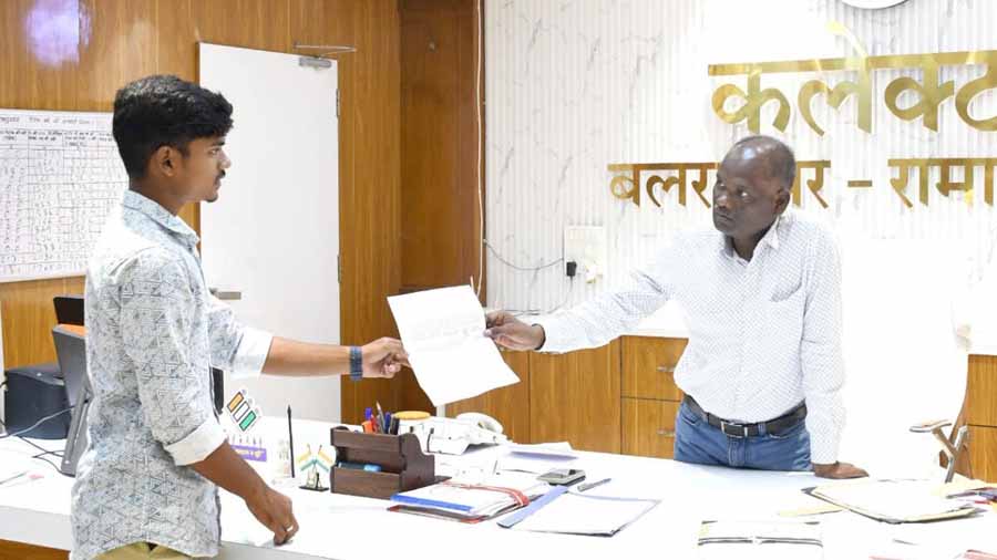 प्रशासन ने 22 आवेदकों को अनुकंपा नियुक्ति प्रदान की प्रशासन ने 22 आवेदकों को अनुकंपा नियुक्ति प्रदान की