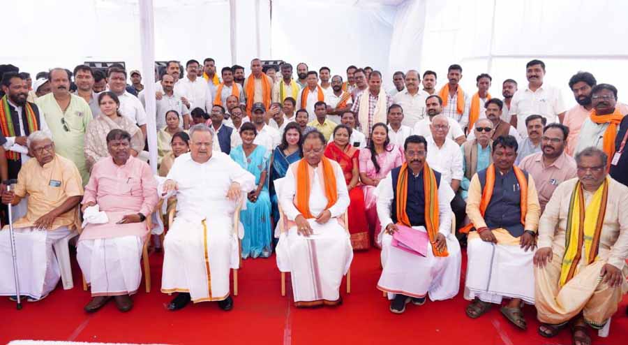 मुख्यमंत्री विष्णु देव साय ने सर्किट हाऊस में जनप्रतिनिधियों और गणमान्य नागरिकों से भेंटकर दी नवरात्र पर्व की बधाई