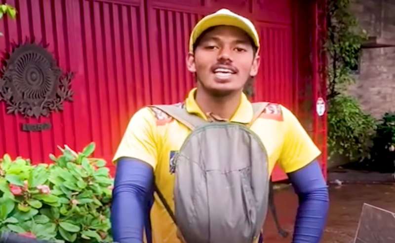 MS Dhoni के लिए फैन का जुनून, 5350 किलोमीटर साइकिल चलाकर पंहुचा मिलने