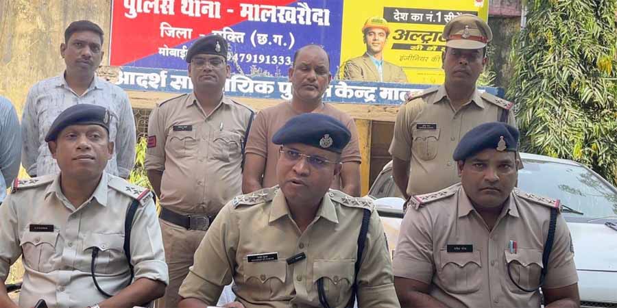 फर्जी एसबीआई बैंक का संचालन करने वाले मास्टरमाइंड को पुलिस ने गिरफ्तार फर्जी एसबीआई बैंक का संचालन करने वाले मास्टरमाइंड को पुलिस ने गिरफ्तार
