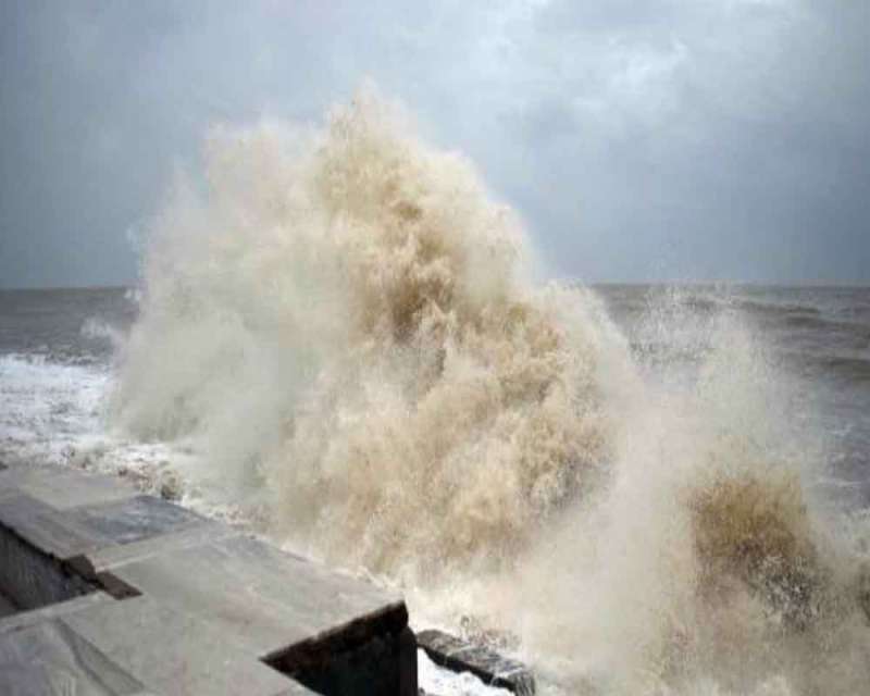 मौसम विभाग की चेतावनी: IMD ने बताया है कि चक्रवात ‘दाना’ के चलते झारखंड के कई जिलों में भारी बारिश और तेज़ हवाएँ चलने की संभावना है।