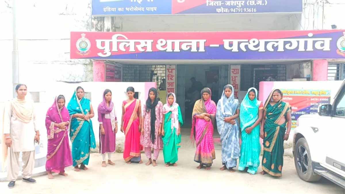 छत्तीसगढ़ में चेन स्नेचिंग करने वाली महिलाओं की गैंग गिरफ्तार छत्तीसगढ़ में चेन स्नेचिंग करने वाली महिलाओं की गैंग गिरफ्तार