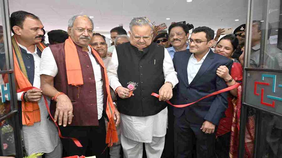 चंदा देवी मल्टीस्पेशयलिटी हाॅस्पिटल के नवीन भवन का विधानसभा अध्यक्ष डाॅ. रमन सिंह ने किया लोकार्पण चंदा देवी मल्टीस्पेशयलिटी हाॅस्पिटल के नवीन भवन का विधानसभा अध्यक्ष डाॅ. रमन सिंह ने किया लोकार्पण