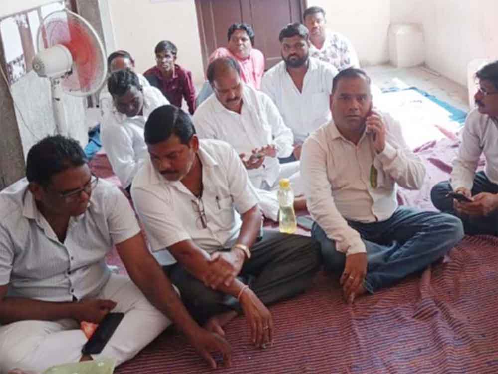 छत्तीसगढ़-रायगढ़ में महापौर और कांग्रेस पार्षदों ने किया प्रदर्शन, सरकार के खिलाफ की नारेबाजी छत्तीसगढ़-रायगढ़ में महापौर और कांग्रेस पार्षदों ने किया प्रदर्शन, सरकार के खिलाफ की नारेबाजी