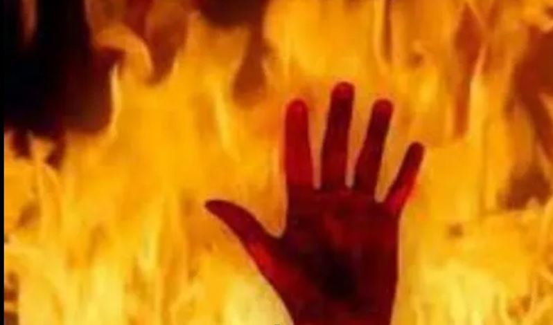 दिल दहला देने वाली घटना : नाबालिग ने पेट्रोल डालकर मूकबधिर युवक को जिंदा जलाया, इलाज के दौरान मौत