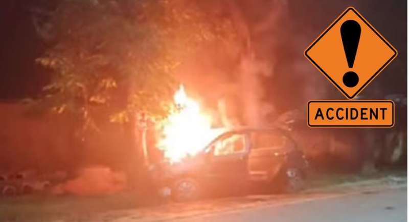 सड़क हादसे बाद कार में लगी भीषण आग, मचा हड़कप सड़क हादसे बाद कार में लगी भीषण आग, मचा हड़कप
