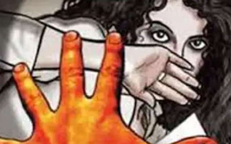 मां ने सौतेले पिता से बेटी का बलात्कार करवाया, गर्भवती होने पर गर्भपात की गोली खिलाई…दो गिरफ्तार