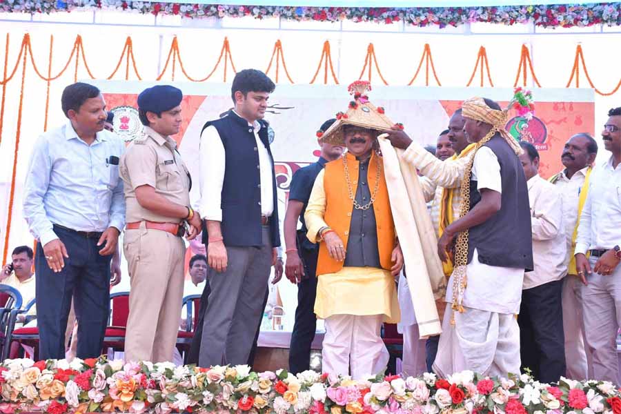 खुड़िया में बिरसा मुंडा के 150वीं जयंती समारोह का किया आयोजन, डिप्टी सीएम ने दी करोड़ों की सौगात खुड़िया में बिरसा मुंडा के 150वीं जयंती समारोह का किया आयोजन, डिप्टी सीएम ने दी करोड़ों की सौगात