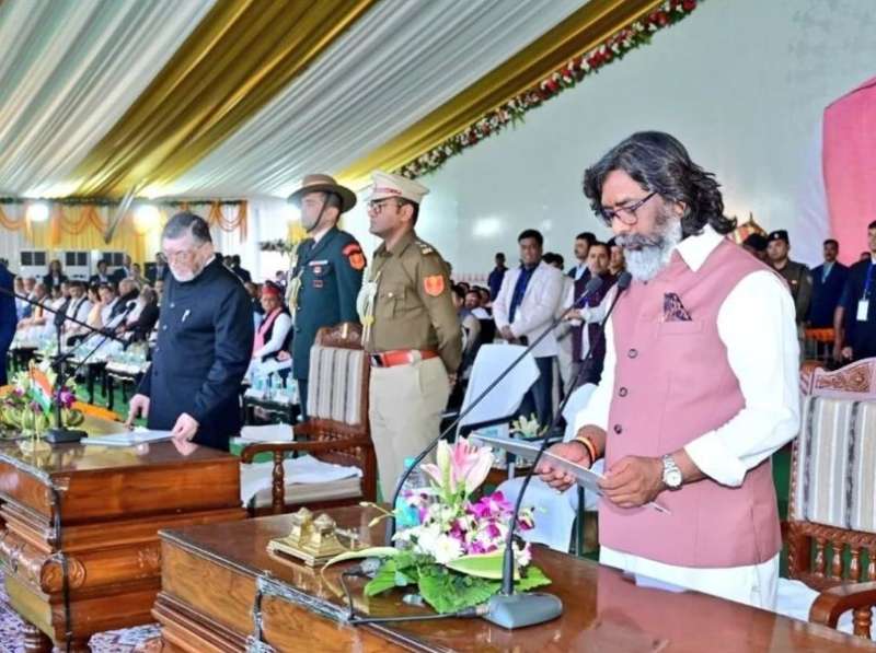 इंडिया गठबंधन के नेताओं की मौजदूगी में हेमंत सोरेन बने झारखंड के चौथी बार मुख्यमंत्री 
