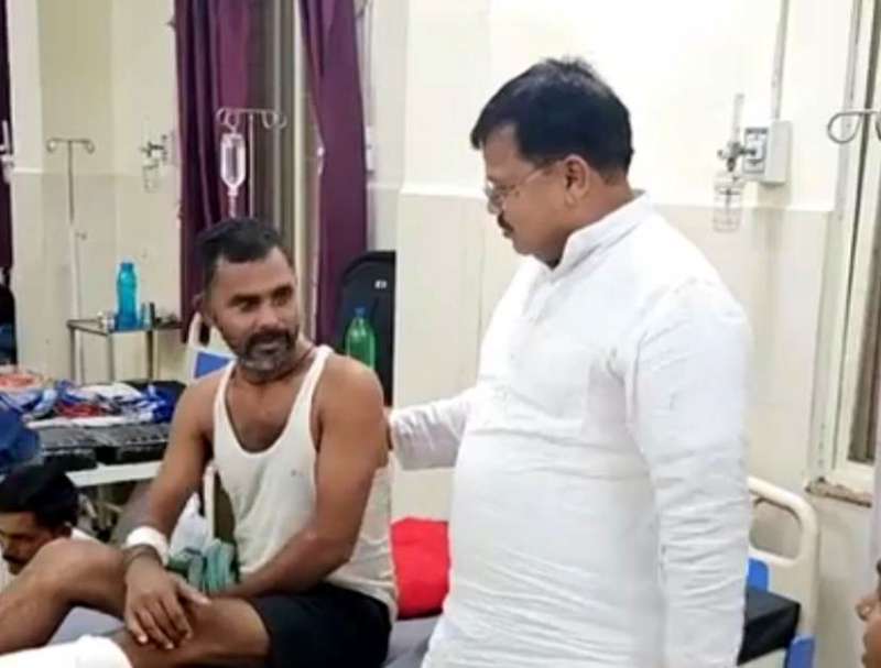 मध्य रात्रि सिविल अस्पताल हजीरा का निरीक्षण करने पहुंचे ऊर्जा मंत्री तोमर मध्य रात्रि सिविल अस्पताल हजीरा का निरीक्षण करने पहुंचे ऊर्जा मंत्री तोमर