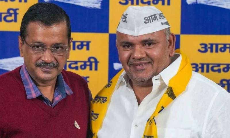 कांग्रेस को झटका, आप के हुए शौकीन, केजरीवाल ने किया स्वागत कांग्रेस को झटका, आप के हुए शौकीन, केजरीवाल ने किया स्वागत