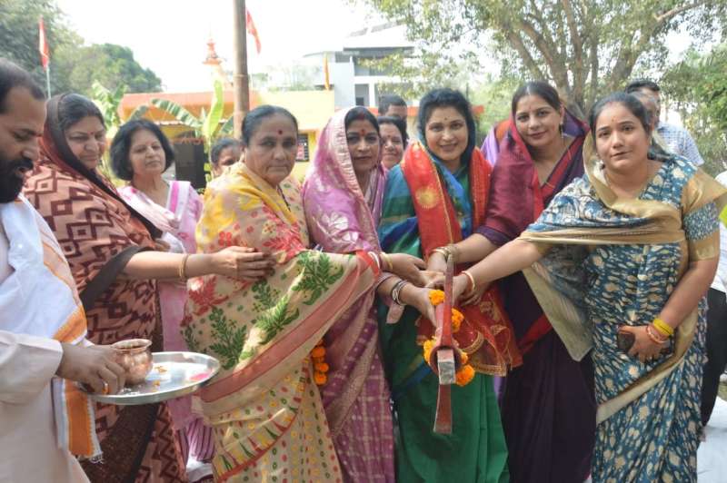 एक करोड़ 24 लाख के सात विकास कार्यों का किया भूमि-पूजन एक करोड़ 24 लाख के सात विकास कार्यों का किया भूमि-पूजन