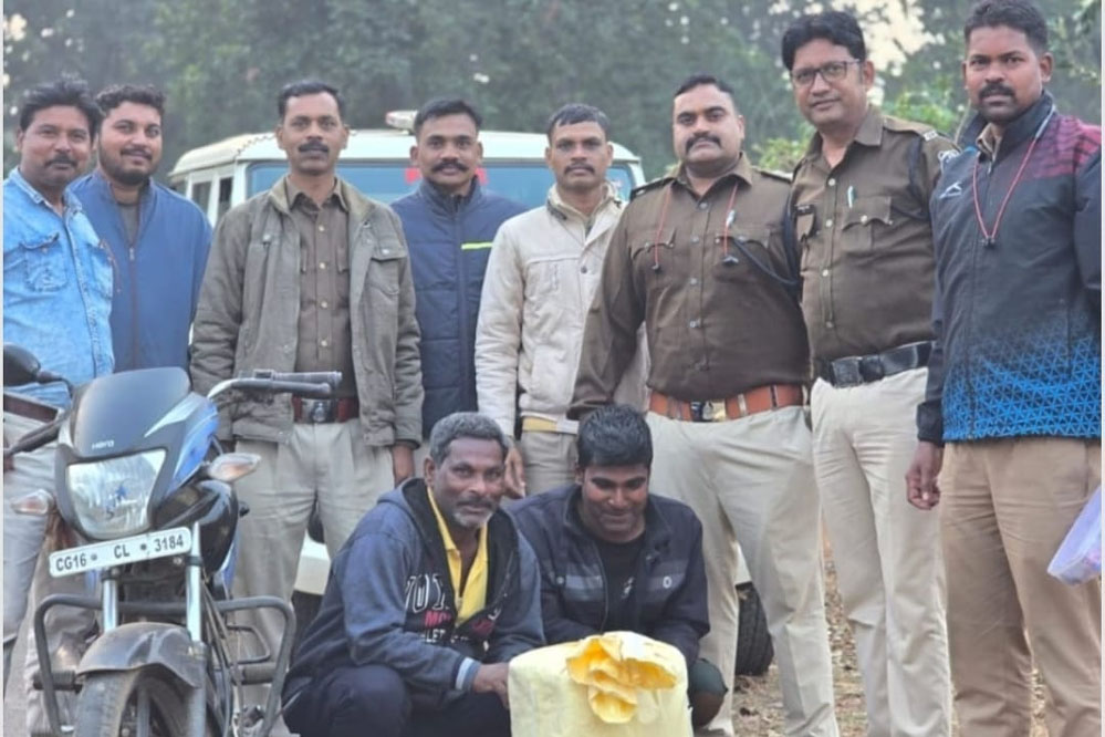 अवैध नशीले कफ सिरप के साथ दो तस्कर, चढ़ें पुलिस के हत्थें अवैध नशीले कफ सिरप के साथ दो तस्कर, चढ़ें पुलिस के हत्थें