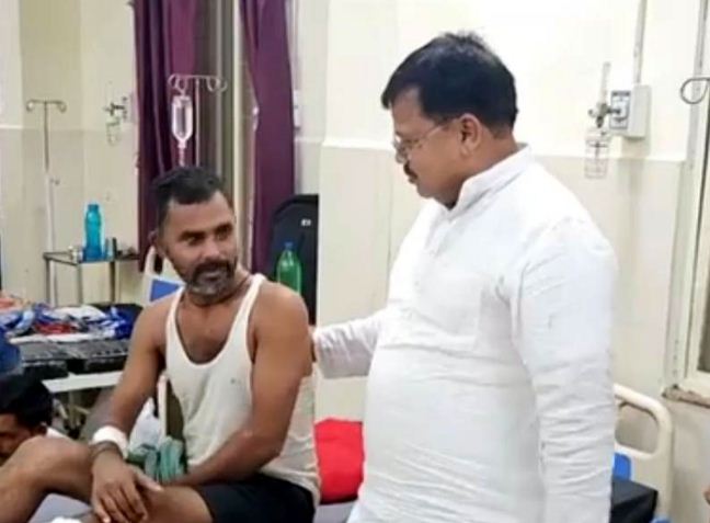 मध्य रात्रि सिविल अस्पताल हजीरा का निरीक्षण करने पहुंचे ऊर्जा मंत्री तोमर मध्य रात्रि सिविल अस्पताल हजीरा का निरीक्षण करने पहुंचे ऊर्जा मंत्री तोमर