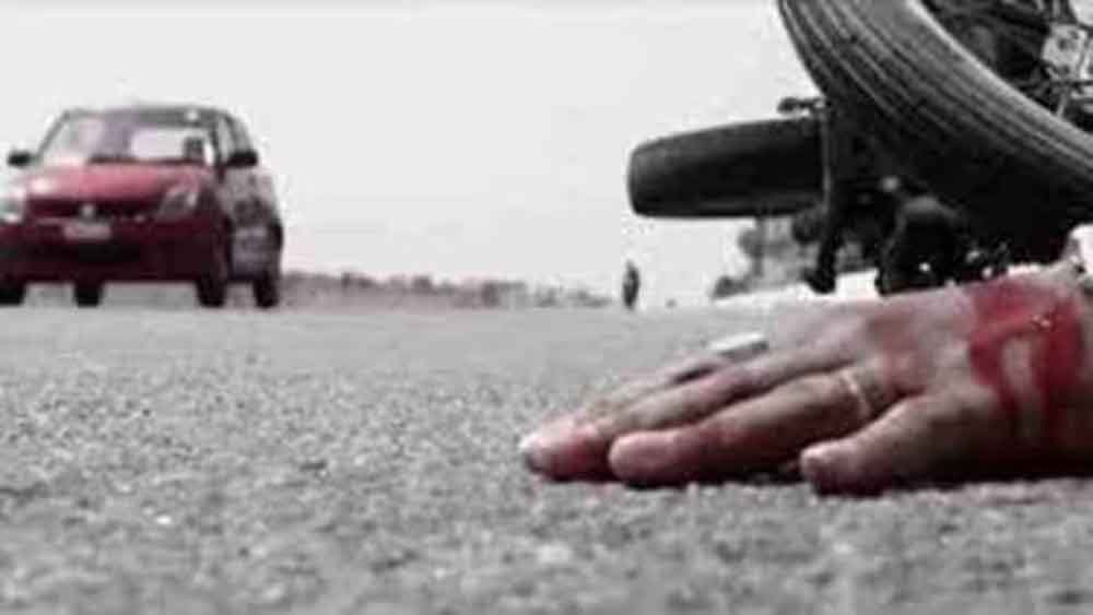 छत्तीसगढ़-कवर्धा में ओवरटेक में परिवार के तीन लोग दुर्घटनाग्रस्त, बाइक सवार 1 की मौत और 2 घायल छत्तीसगढ़-कवर्धा में ओवरटेक में परिवार के तीन लोग दुर्घटनाग्रस्त, बाइक सवार 1 की मौत और 2 घायल