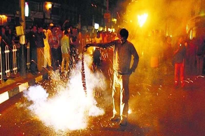 दिल्ली के कई इलाकों में AQI 400 के पार, इन 10 जगहों पर वायु गुणवत्ता सबसे प्रदूषित दिल्ली के कई इलाकों में AQI 400 के पार, इन 10 जगहों पर वायु गुणवत्ता सबसे प्रदूषित